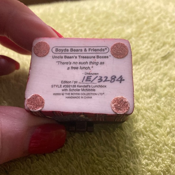 Boyds Bears Uncle Bean's Treasure Box lunch - Picture 2 of 5